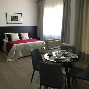 דירה Large Holiday Apartments, לרנקה