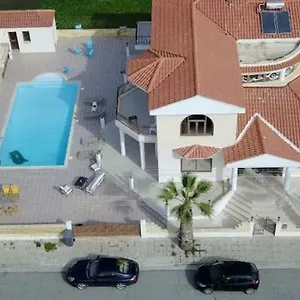 וילה Mansion 12, לרנקה